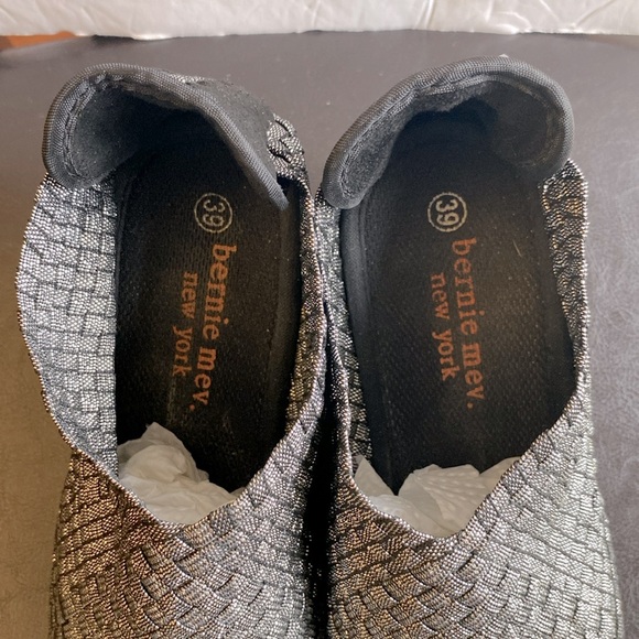 Bernie Mev New York Sabrina women’s wedge, pull on, peep toe metallic shoe 39 🌹 - Picture 4 of 12